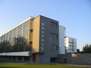 Bauhaus - ¿Cuál Es El Plan?